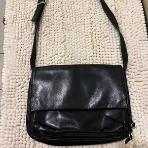 Perlina Black Leather Shoulder Bag